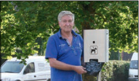 Wollrab stellt Hundekotbeutelspender auf